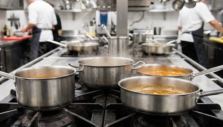 Définir : Équipement cuisine, Russe, Rondeau et Sauteuse